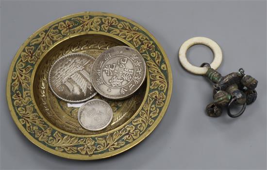 A brass tray, various coins and a rattle dish 11.5cm diameter